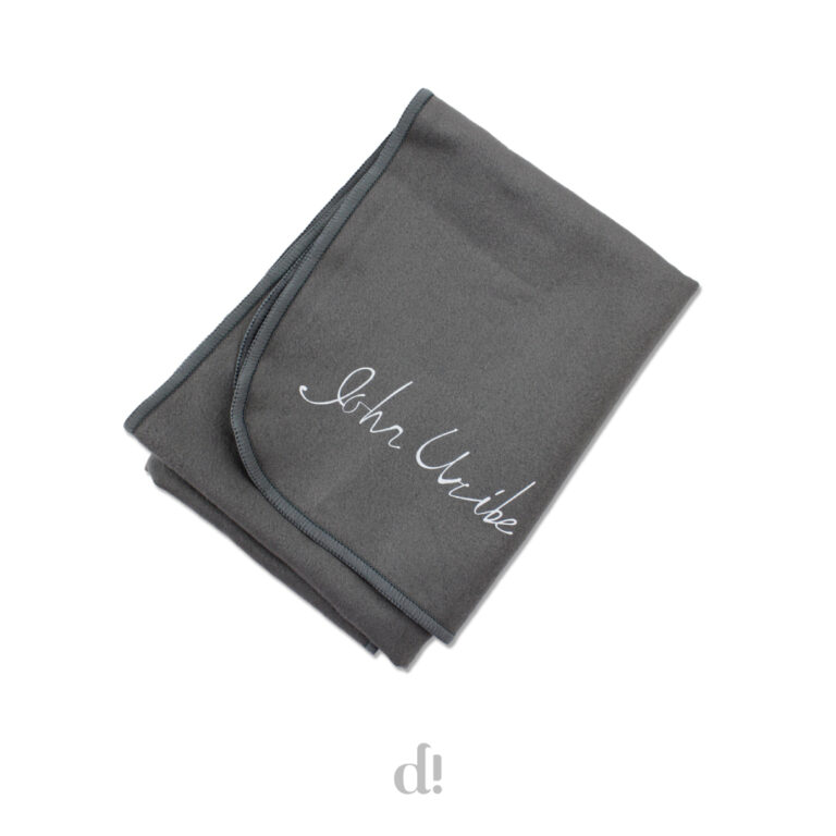 Toalla-gris-John-uribe